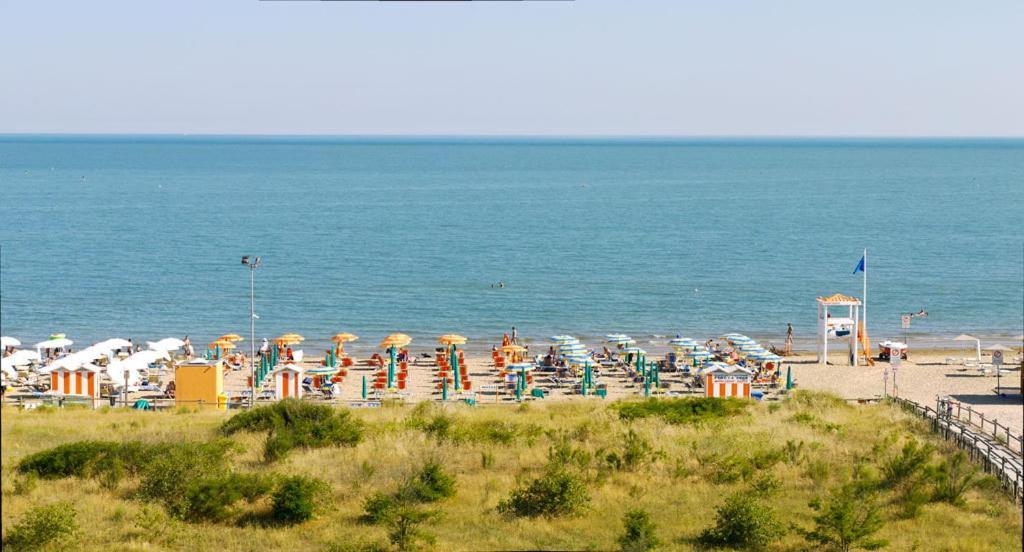 Hotel Bertha Fronte Mare Lido di Jesolo Exterior photo