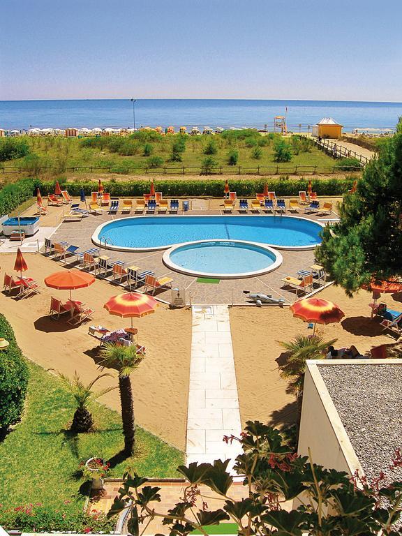 Hotel Bertha Fronte Mare Lido di Jesolo Exterior photo