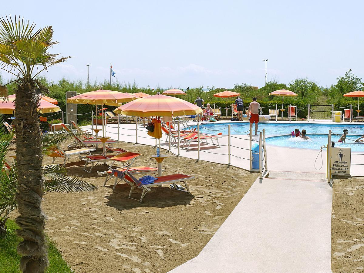 Hotel Bertha Fronte Mare Lido di Jesolo Exterior photo