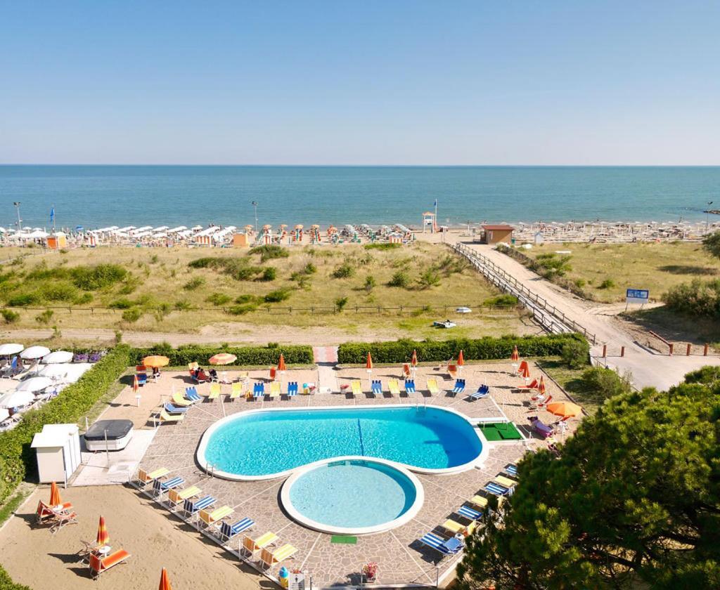 Hotel Bertha Fronte Mare Lido di Jesolo Exterior photo